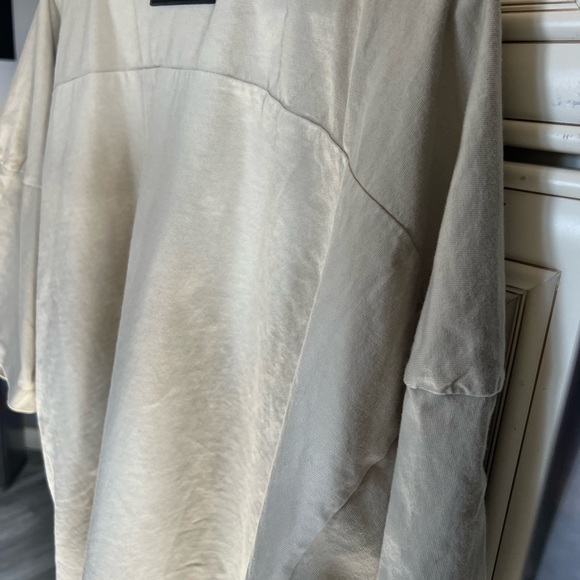 Fear of God Essentials Women's Football 77 T-shirt Wheat L - Picture 12 of 15